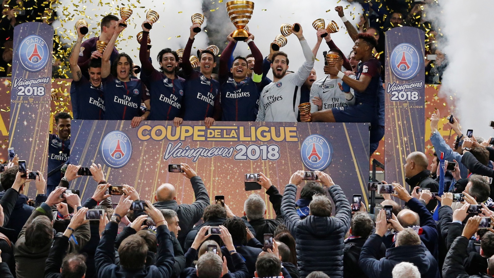 كافاني يمنح سان جيرمان كأس الرابطة الفرنسية