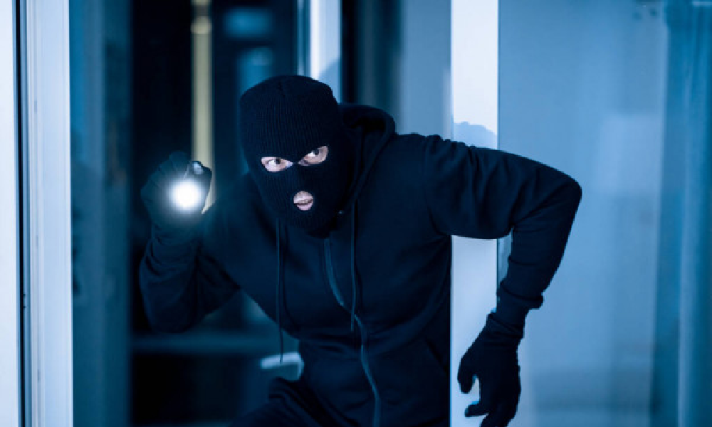 سرقة محل عبر احداث ثقب بالجدار..أمن العيون يوقف الجاني