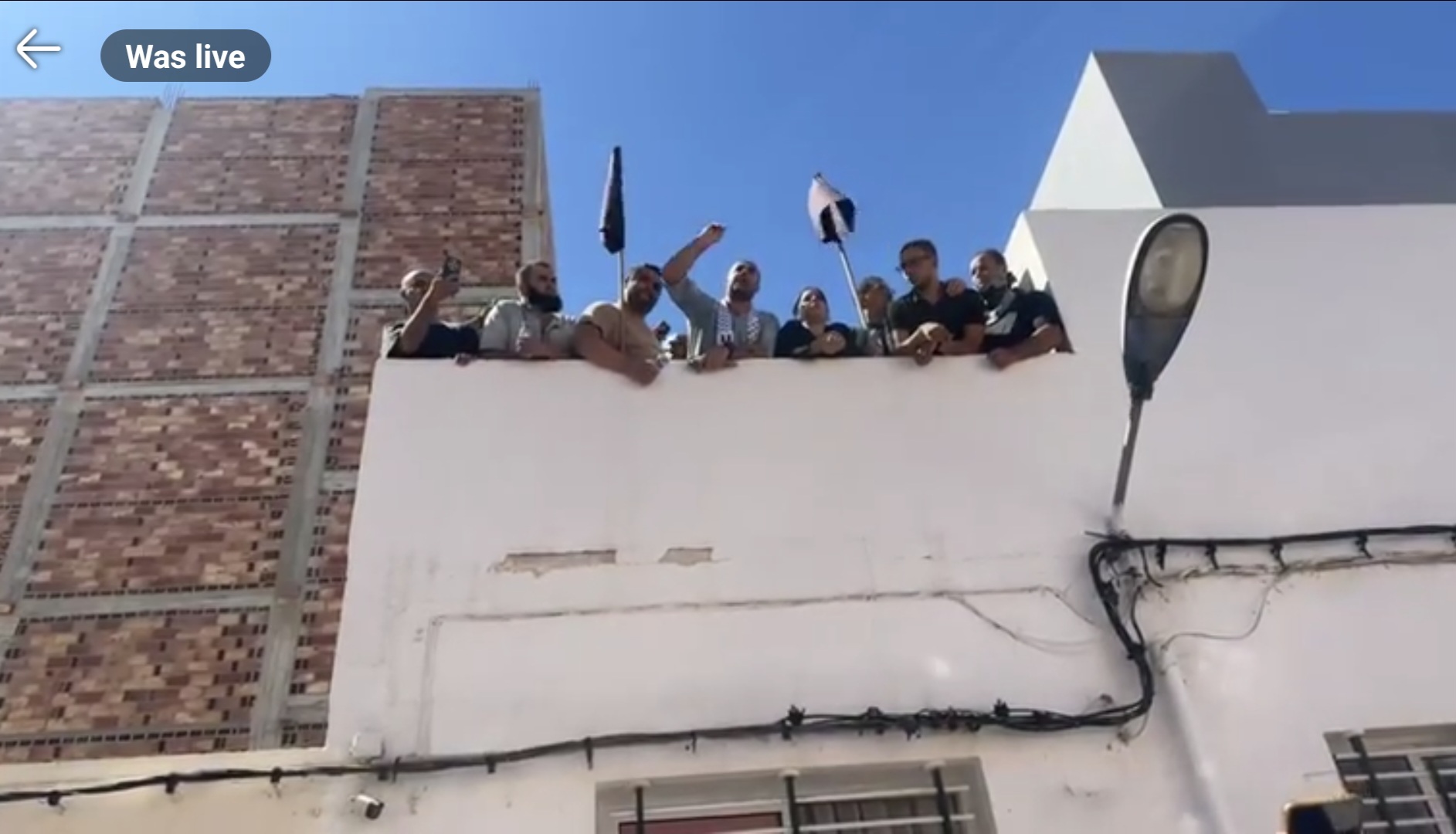 الزفزافي من فوق منزل عائلته بالحسيمة: “ما نحمله من أفكار في مصلحة الوطن”